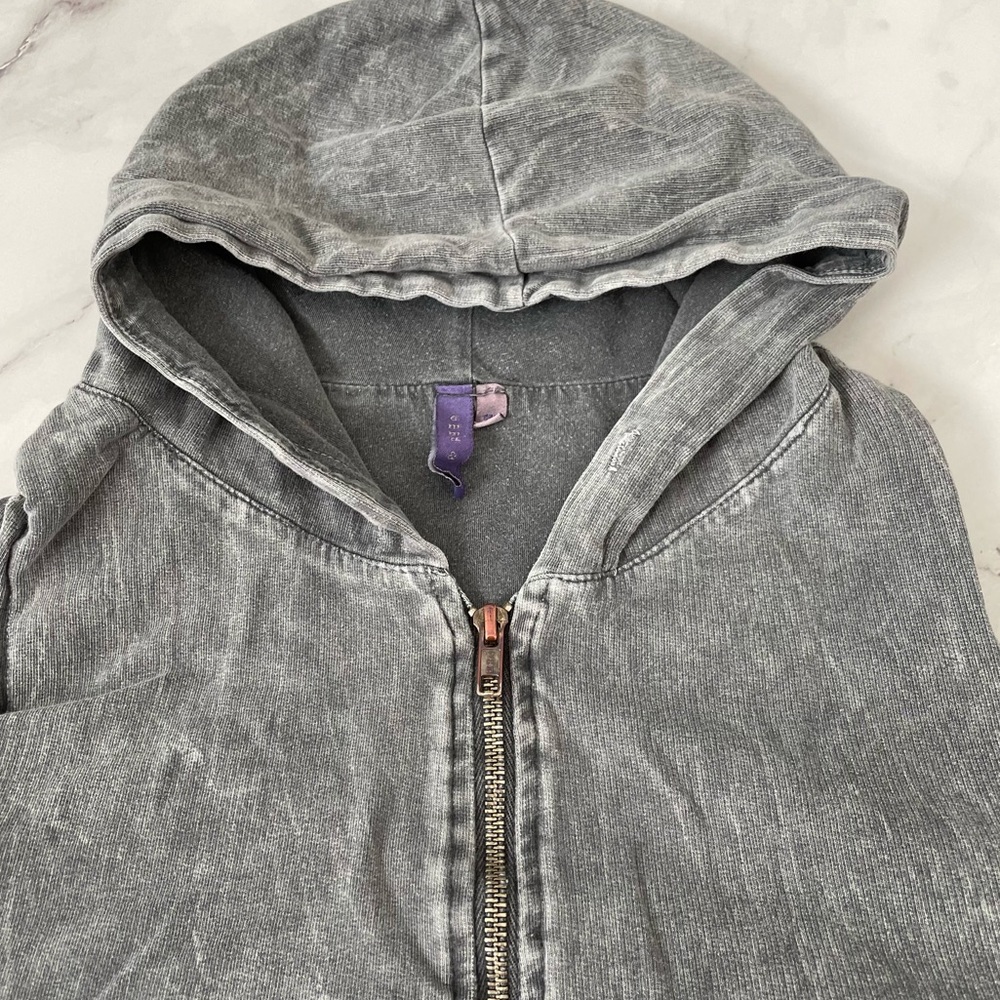 Emma & Sam (LF) sleeveless zip-up hoodie